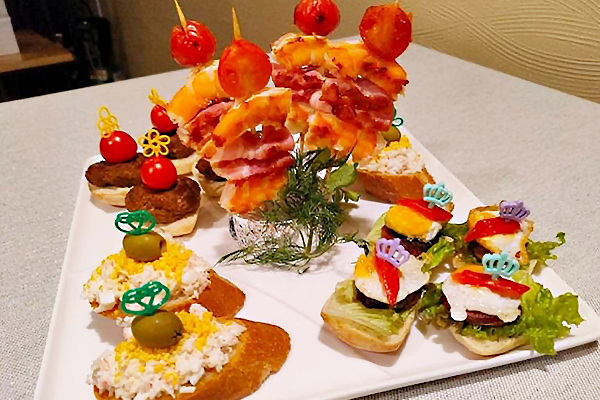 ピンチョス 上田市 本場スペイン料理 マドレミア